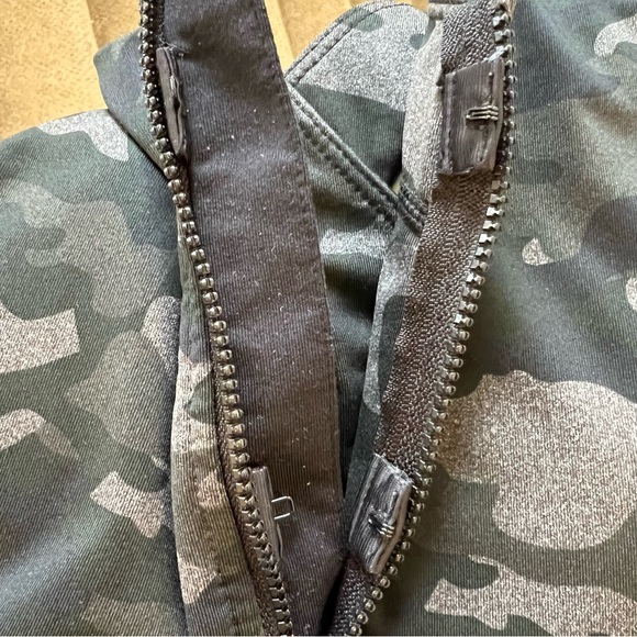 Fabletics No Bounce Front Zip Sports Bra CAMO - Picture 8 of 8